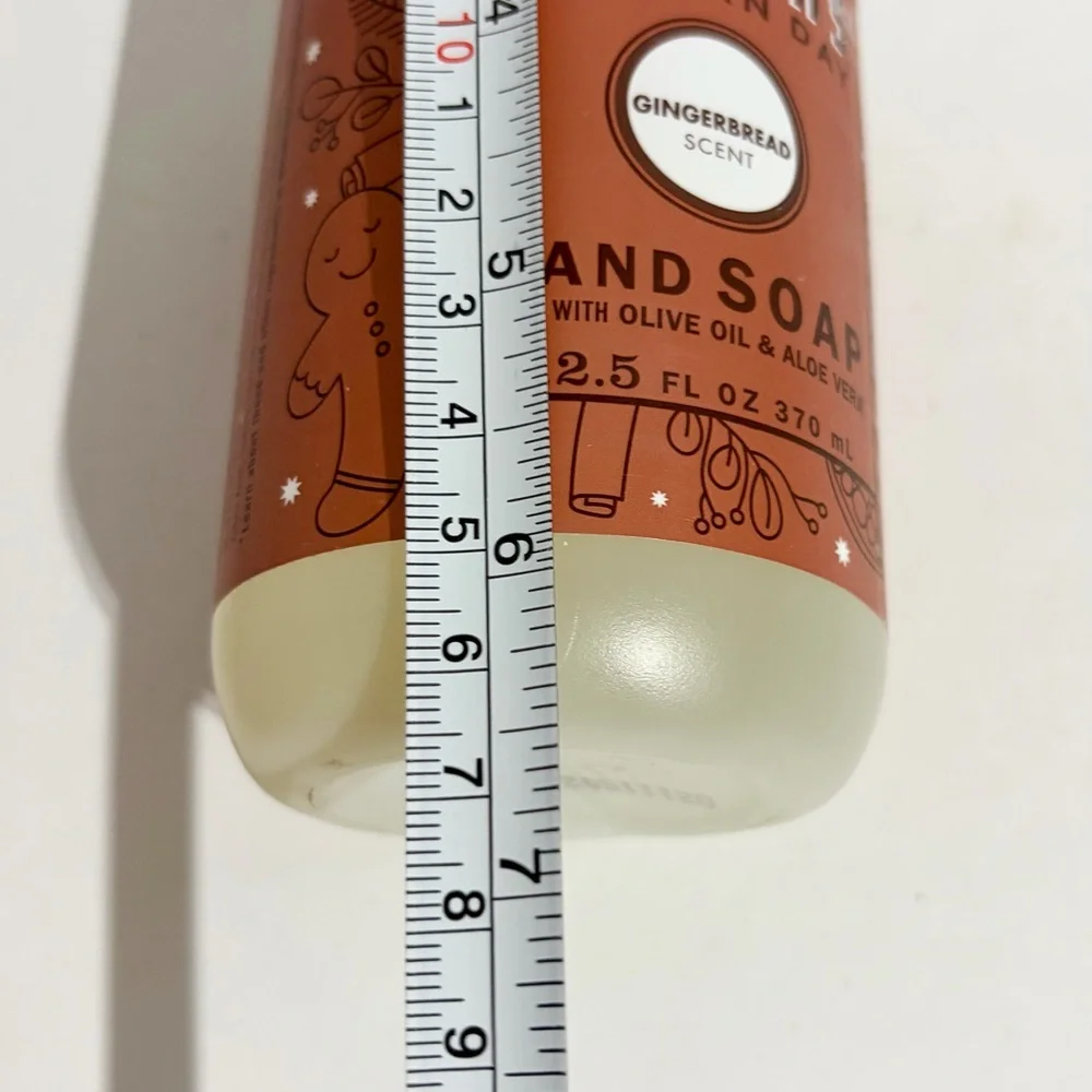Mrs Meyers CLEAN DAY Liquid Hand Soap Limited Edition Gingerbread 12.5 oz NEW